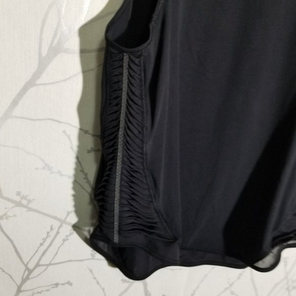 Lululemon Black UPF 50+ Making Moves Tank - Picture 5 of 5